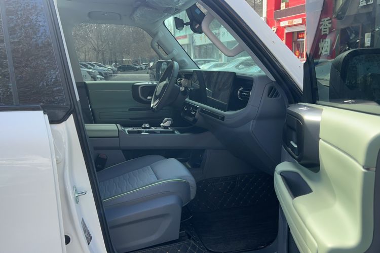 Used BAIC Off-Road BJ40 2024 2.0T All-New Blade Hero Edition Climber Interior 1