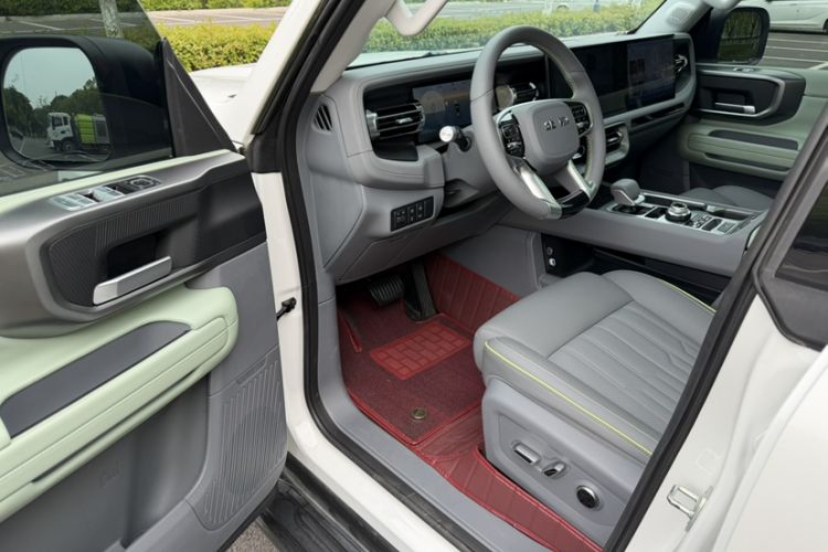 Used BAIC Off-Road BJ40 2024 2.0T All-New Urban Hunter Edition Chivalrous Style Interior 2