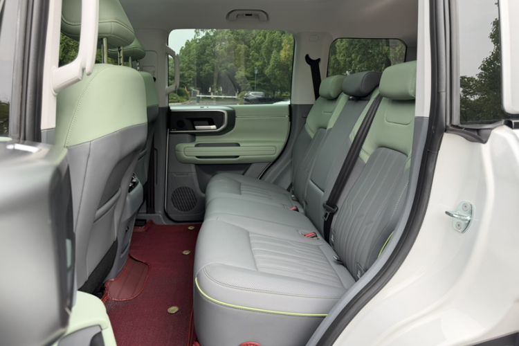 Used BAIC Off-Road BJ40 2024 2.0T All-New Urban Hunter Edition Chivalrous Style Interior 4