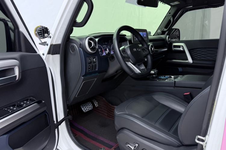 Used BAIC Off-Road BJ40 2024 2.0T Urban Hunter Honor Edition Interior 4