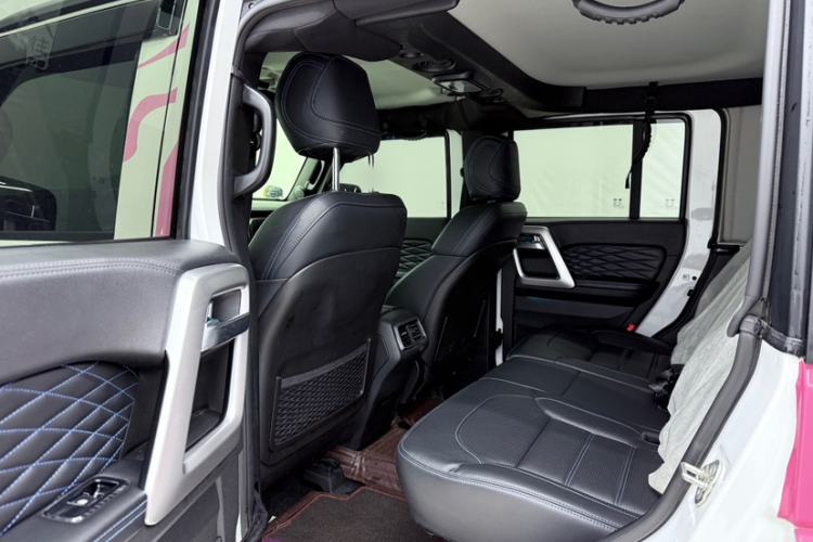 Used BAIC Off-Road BJ40 2024 2.0T Urban Hunter Honor Edition Interior 5