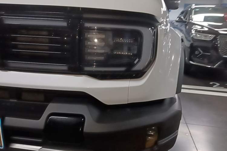 Used BAIC Off-Road BJ40 2024 2.0T All-New Urban Hunter Edition Ultimate Version Left Front Headlight