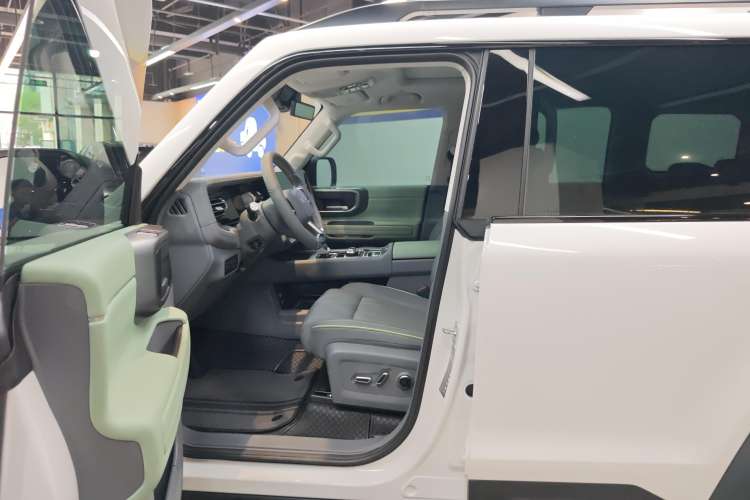 Used BAIC Off-Road BJ40 2024 2.0T All-New Urban Hunter Edition Ultimate Version Left Front Seat