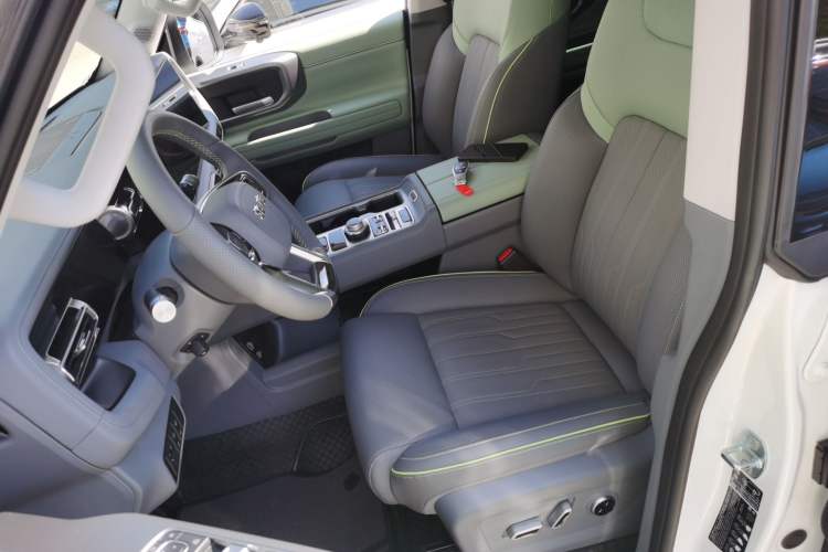 Used BAIC Off-Road BJ40 2024 2.0T All-New Urban Hunter Edition Ultimate Version Left Front Seat