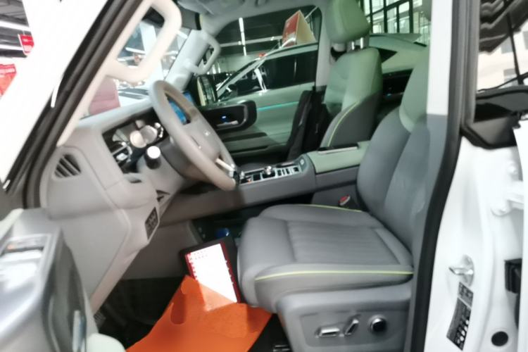 Used BAIC Off-Road BJ40 2024 2.0T All-New Urban Hunter Edition Chivalrous Style Left Front Seat