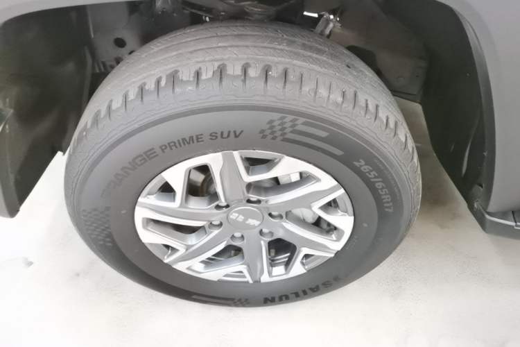 Used BAIC Off-Road BJ40 2024 2.0T All-New Urban Hunter Edition Chivalrous Style Left Front Wheel Hub