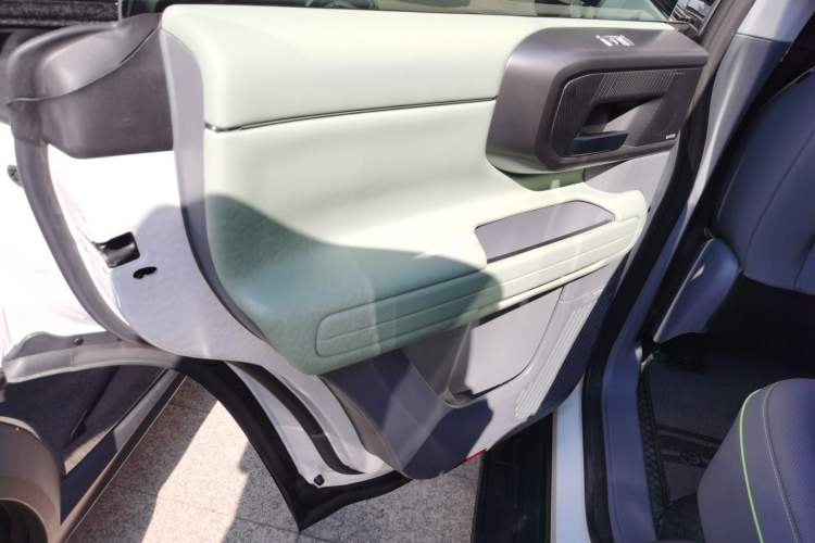 Used BAIC Off-Road BJ40 2024 2.0T All-New Urban Hunter Edition Ultimate Version Left Rear Door Interior