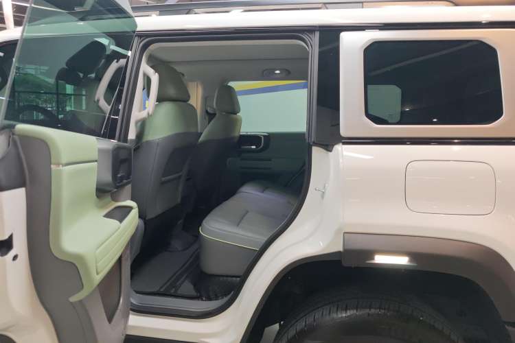 Used BAIC Off-Road BJ40 2024 2.0T All-New Urban Hunter Edition Ultimate Version Left Rear Seat