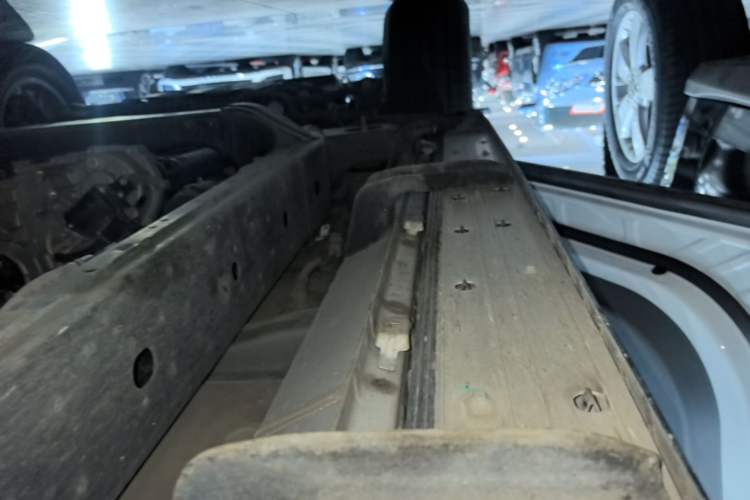 Used BAIC Off-Road BJ40 2024 2.0T All-New Urban Hunter Edition Chivalrous Style Left Side Sill