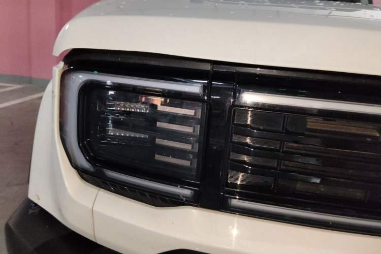 Used BAIC Off-Road BJ40 2024 2.0T All-New Urban Hunter Edition Ultimate Version Right Front Headlight