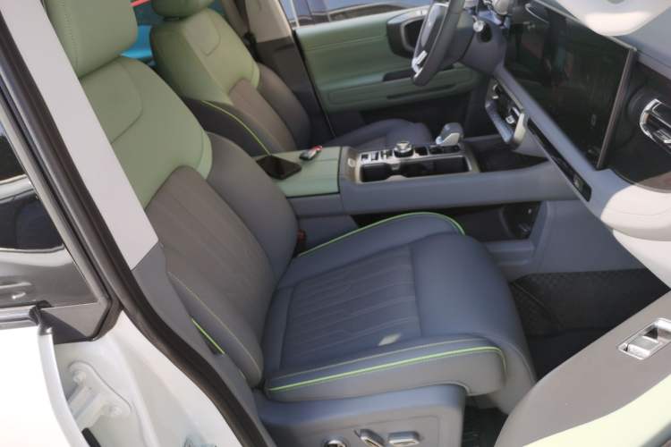 Used BAIC Off-Road BJ40 2024 2.0T All-New Urban Hunter Edition Ultimate Version Right Front Seat