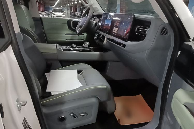 Used BAIC Off-Road BJ40 2024 2.0T All-New Urban Hunter Edition Ultimate Version Right Front Seat