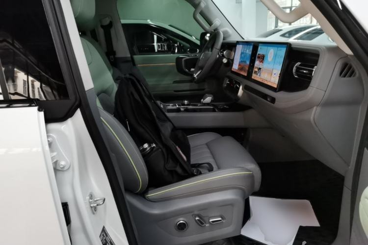 Used BAIC Off-Road BJ40 2024 2.0T All-New Urban Hunter Edition Chivalrous Style Right Front Seat