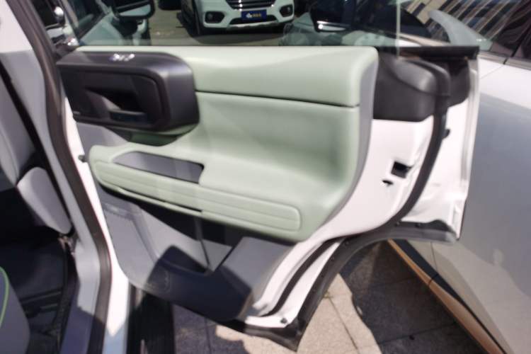 Used BAIC Off-Road BJ40 2024 2.0T All-New Urban Hunter Edition Ultimate Version Right Rear Door Interior