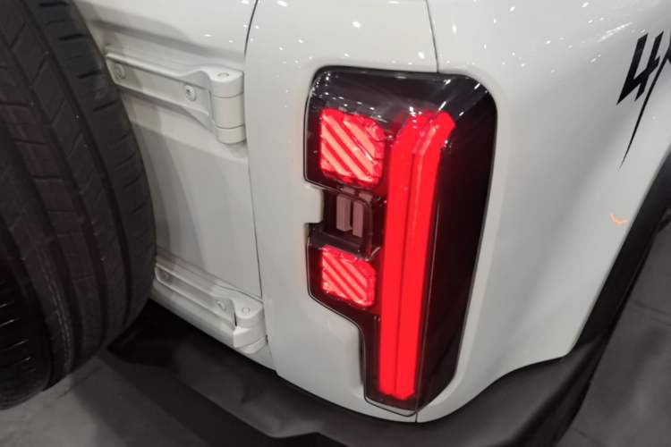 Used BAIC Off-Road BJ40 2024 2.0T All-New Urban Hunter Edition Chivalrous Style Right Rear Taillight