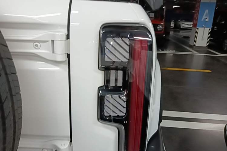 Used BAIC Off-Road BJ40 2024 2.0T All-New Urban Hunter Edition Ultimate Version Right Rear Taillight
