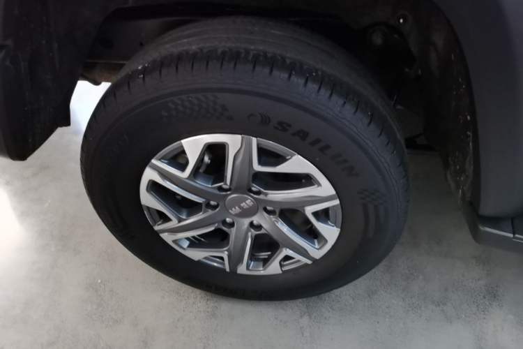 Used BAIC Off-Road BJ40 2024 2.0T All-New Urban Hunter Edition Chivalrous Style Right Rear Wheel Hub
