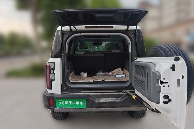 Used BAIC Off-Road BJ40 2024 2.0T All-New Urban Hunter Edition Chivalrous Style Trunk