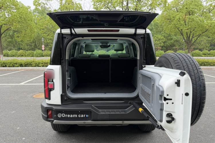 Used BAIC Off-Road BJ40 2024 2.0T All-New Urban Hunter Edition Chivalrous Style Trunk