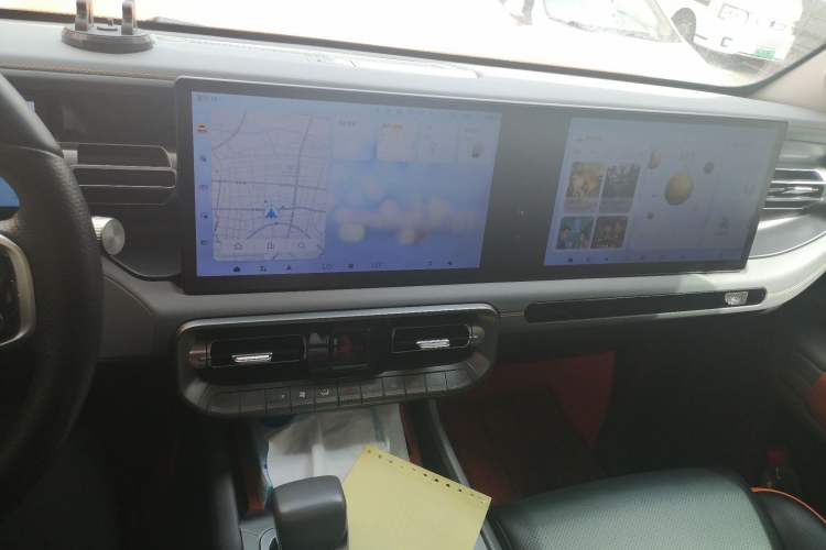 Used BAIC Off-Road BJ40 2024 2.0T All-New Urban Hunter Edition Chivalrous Style Audio And AC Panel