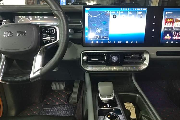 Used BAIC Off-Road BJ40 2024 2.0T All-New Urban Hunter Edition Chivalrous Style Audio And AC Panel
