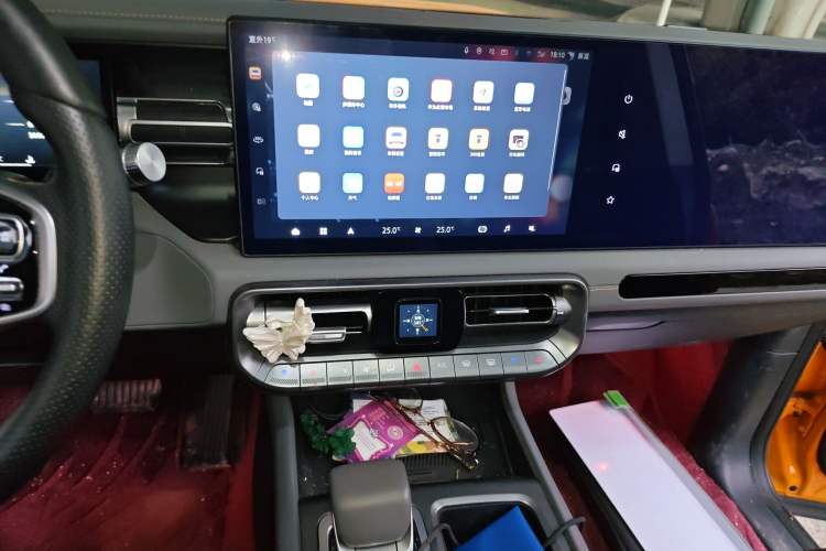 Used BAIC Off-Road BJ40 2024 2.0T All-New Urban Hunter Edition Chivalrous Style Audio And AC Panel