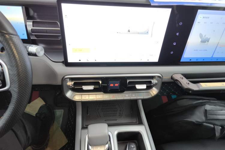 Used BAIC Off-Road BJ40 2024 2.0T All-New Urban Hunter Edition Ultimate Version Audio And AC Panel