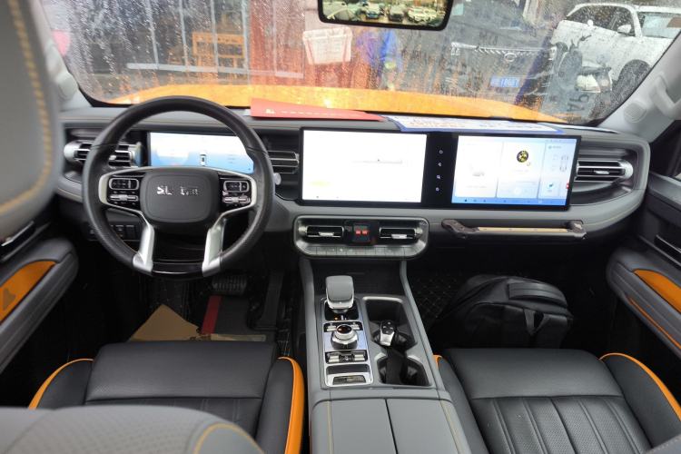 Used BAIC Off-Road BJ40 2024 2.0T All-New Urban Hunter Edition Ultimate Version Center Console