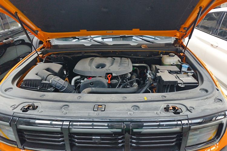 Used BAIC Off-Road BJ40 2024 2.0T All-New Urban Hunter Edition Chivalrous Style Engine Bay