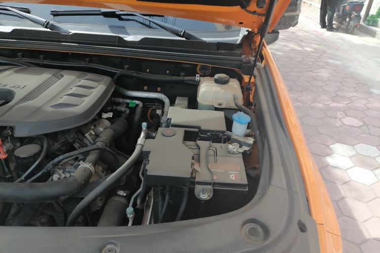 Used BAIC Off-Road BJ40 2024 2.0T All-New Urban Hunter Edition Chivalrous Style Engine Bay Left