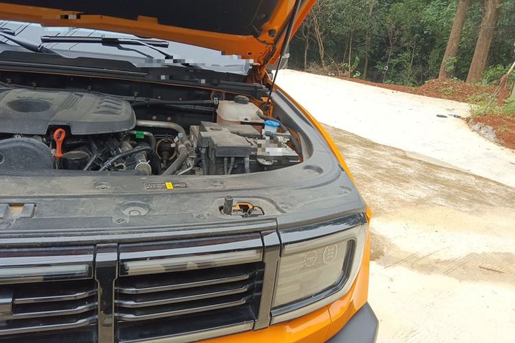 Used BAIC Off-Road BJ40 2024 2.0T All-New Urban Hunter Edition Pioneer Type Engine Bay Left