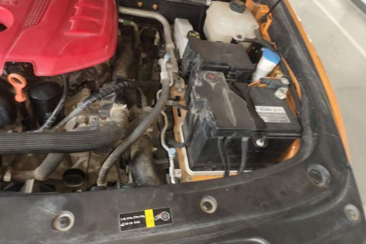 Used BAIC Off-Road BJ40 2024 2.0T All-New Urban Hunter Edition Ultimate Version Engine Bay Left