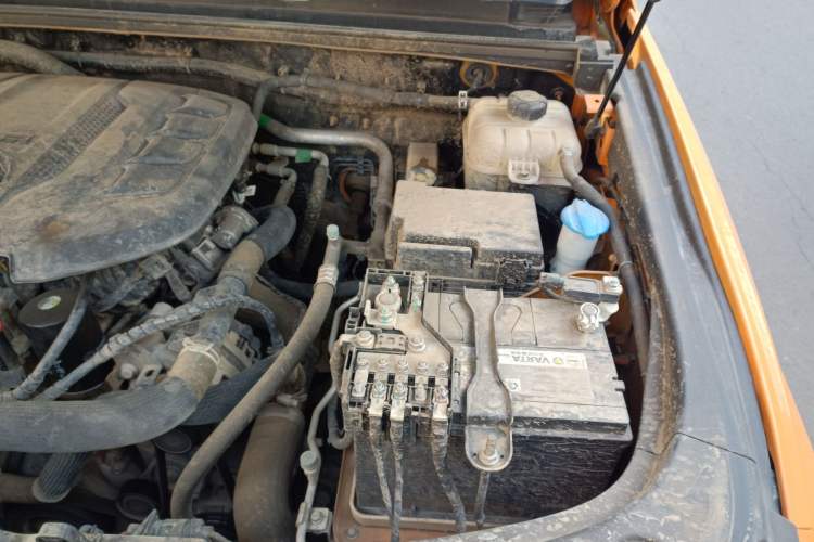 Used BAIC Off-Road BJ40 2024 2.0T All-New Urban Hunter Edition Chivalrous Style Engine Bay Left