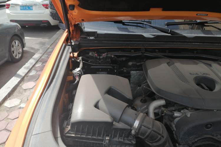 Used BAIC Off-Road BJ40 2024 2.0T All-New Urban Hunter Edition Chivalrous Style Engine Bay Right