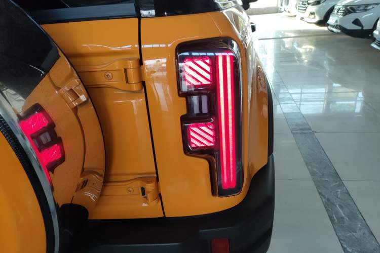 Used BAIC Off-Road BJ40 2024 2.0T All-New Urban Hunter Edition Chivalrous Style Exterior 6