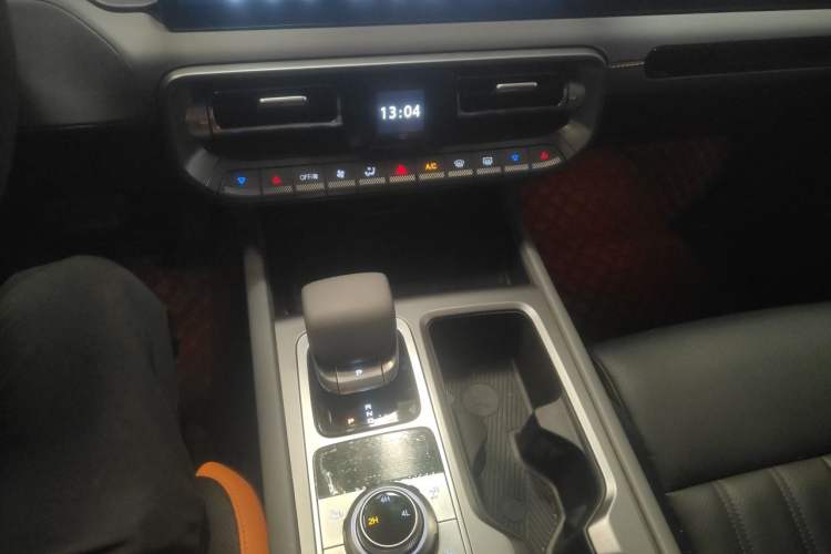 Used BAIC Off-Road BJ40 2024 2.0T All-New Urban Hunter Edition Chivalrous Style Gear Lever