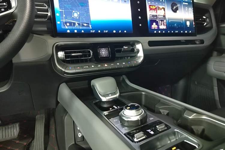 Used BAIC Off-Road BJ40 2024 2.0T All-New Urban Hunter Edition Chivalrous Style Gear Lever