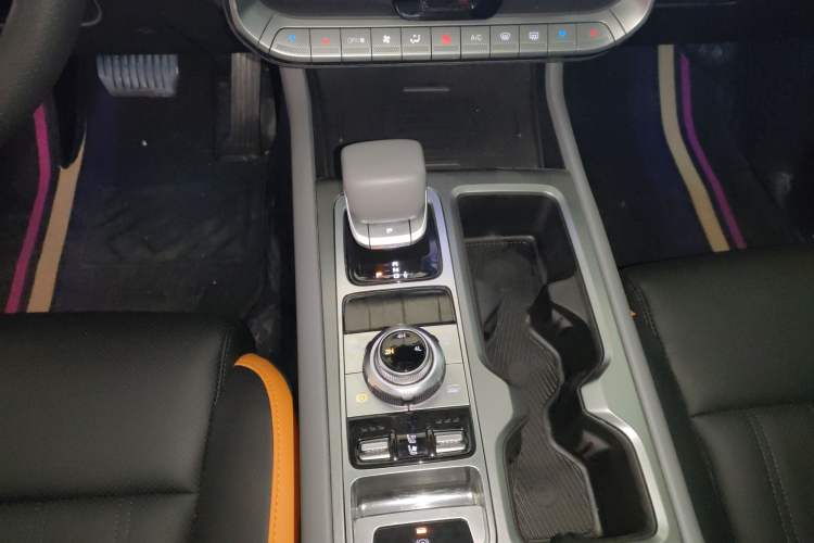 Used BAIC Off-Road BJ40 2024 2.0T All-New Urban Hunter Edition Chivalrous Style Gear Lever