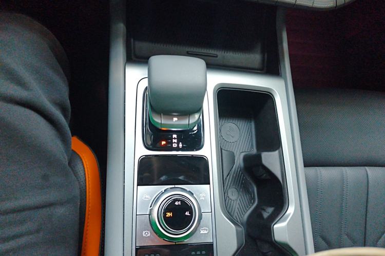 Used BAIC Off-Road BJ40 2024 2.0T All-New Urban Hunter Edition Chivalrous Style Gear Lever