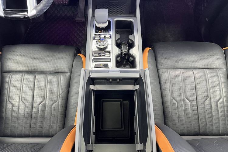 Used BAIC Off-Road BJ40 2024 2.0T All-New Urban Hunter Edition Chivalrous Style Interior 10