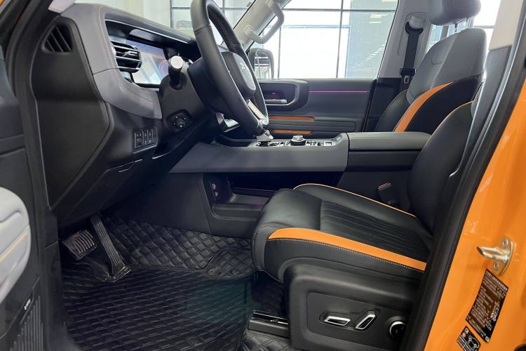 Used BAIC Off-Road BJ40 2024 2.0T All-New Urban Hunter Edition Chivalrous Style Interior 11