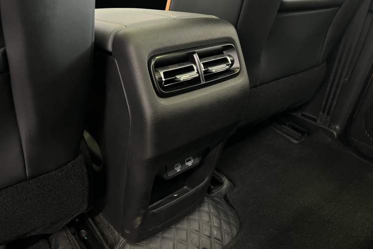 Used BAIC Off-Road BJ40 2024 2.0T All-New Urban Hunter Edition Chivalrous Style Interior 15