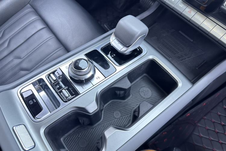 Used BAIC Off-Road BJ40 2024 2.0T All-New Urban Hunter Edition Chivalrous Style Interior 2