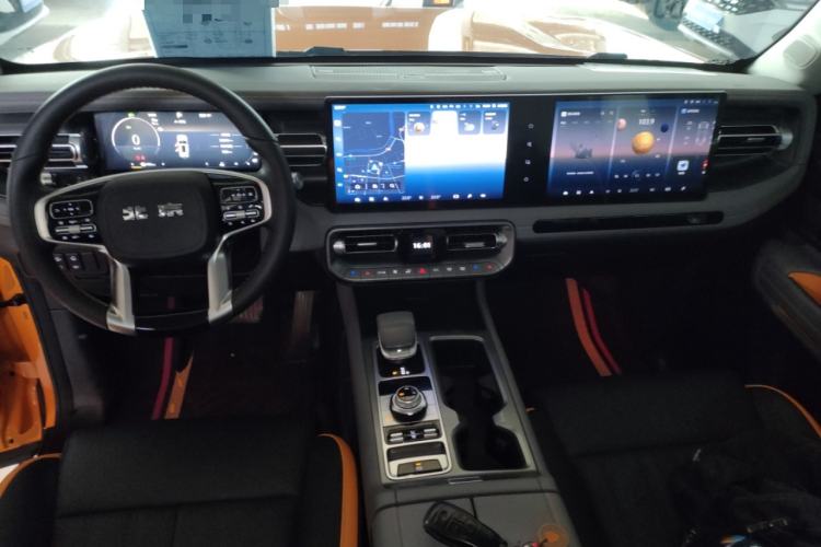 Used BAIC Off-Road BJ40 2024 2.0T All-New Urban Hunter Edition Chivalrous Style Interior 2