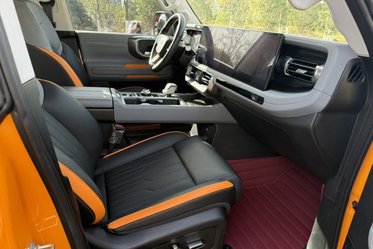 Used BAIC Off-Road BJ40 2024 2.0T All-New Urban Hunter Edition Chivalrous Style Interior 2