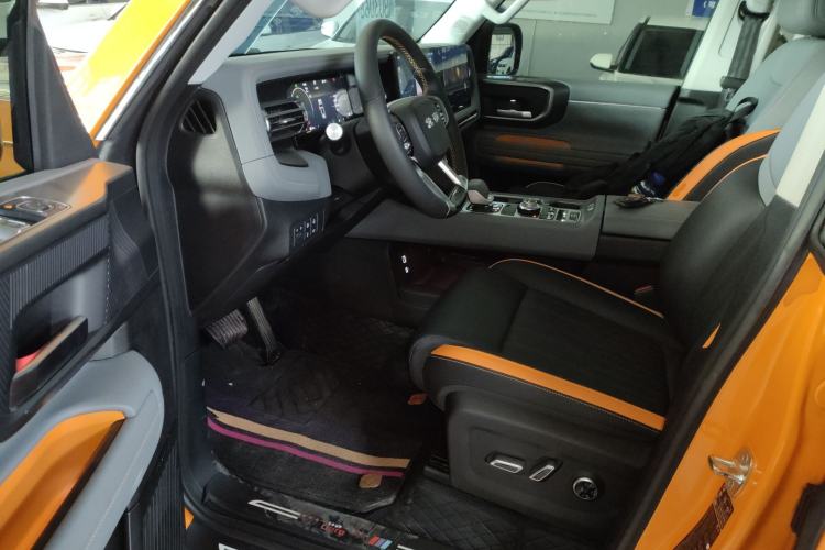 Used BAIC Off-Road BJ40 2024 2.0T All-New Urban Hunter Edition Chivalrous Style Interior 3