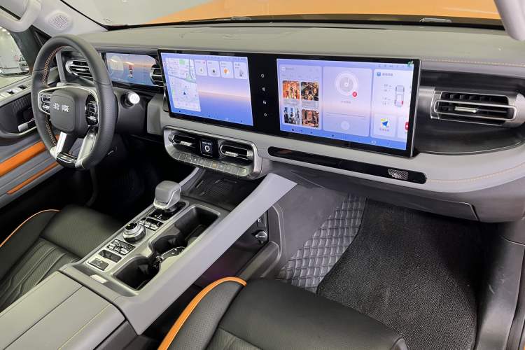 Used BAIC Off-Road BJ40 2024 2.0T All-New Urban Hunter Edition Chivalrous Style Interior 3