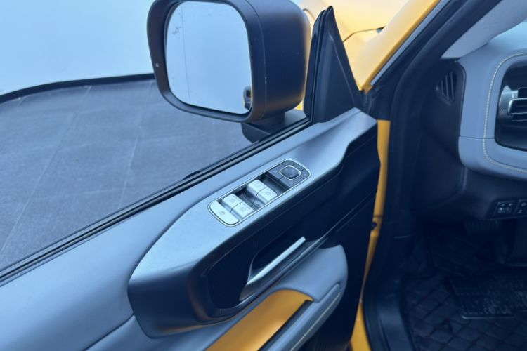 Used BAIC Off-Road BJ40 2024 2.0T All-New Urban Hunter Edition Chivalrous Style Interior 9
