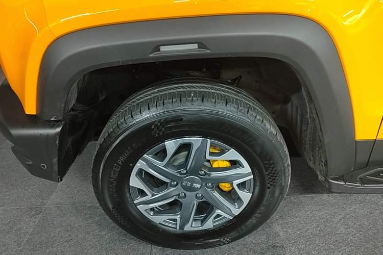 Used BAIC Off-Road BJ40 2024 2.0T All-New Urban Hunter Edition Chivalrous Style Left Front Wheel Hub