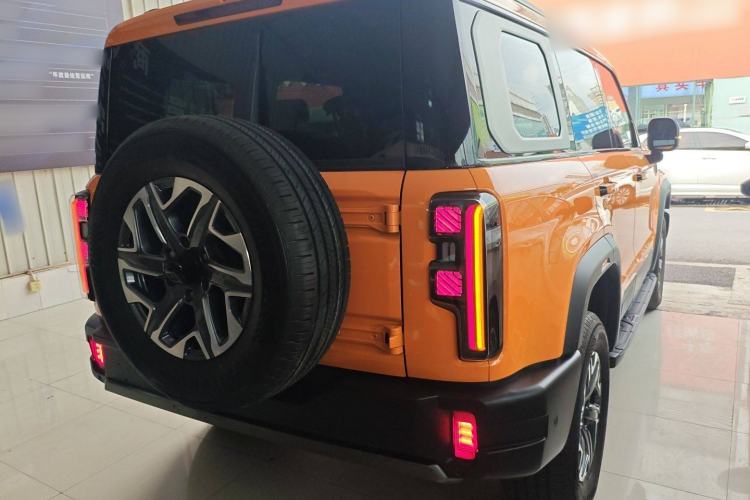 Used BAIC Off-Road BJ40 2024 2.0T All-New Urban Hunter Edition Chivalrous Style Rear Right 45 Deg